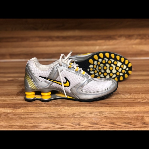 Nike Shoes - Yellow Nike shox